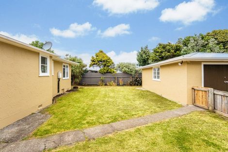 Photo of property in 15 Egmont Street, Castlecliff, Whanganui, 4501