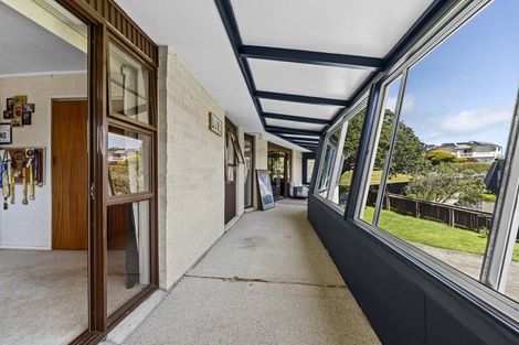 Photo of property in 5 Bronte Place, Whalers Gate, New Plymouth, 4310