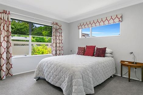 Photo of property in 2 Golders Place, Richmond Heights, Taupo, 3330