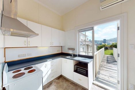 Photo of property in 55 Roxburgh Street, Mount Victoria, Wellington, 6011