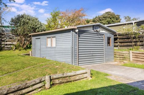 Photo of property in 100 Omapere Street, Whitby, Porirua, 5024
