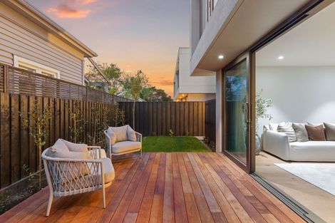 Photo of property in 2/22 Clissold Street, Merivale, Christchurch, 8014