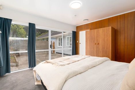 Photo of property in 127 Parkvale Road, Karori, Wellington, 6012