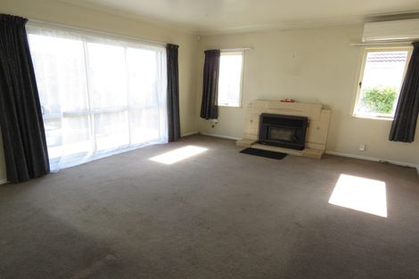 Photo of property in 21 Savoy Road, Glen Eden, Auckland, 0602