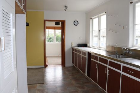 Photo of property in 545 Glenfield Road, Glenfield, Auckland, 0629