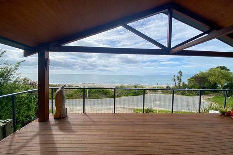 Photo of property in 72 Beach Road, Collingwood, 7073