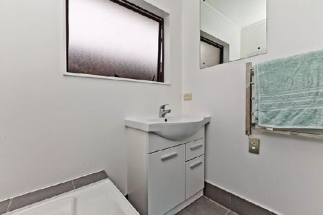 Photo of property in 1/1 Cheval Drive, Totara Vale, Auckland, 0629