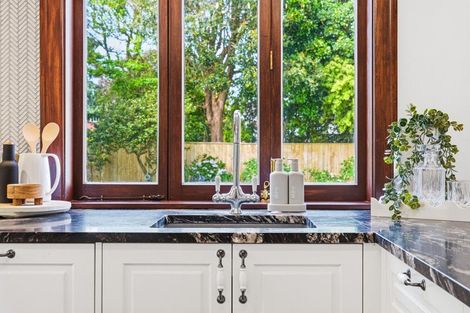 Photo of property in 4 Kent Road, Saint Johns Hill, Whanganui, 4501