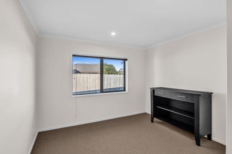 Photo of property in 21 Saltwood Street, Red Beach, 0932