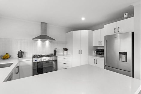 Photo of property in 31 Chestnut Close, Kelvin Grove, Palmerston North, 4414