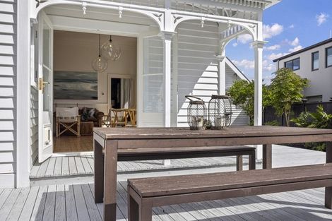 Photo of property in 329 Mangorei Road, Merrilands, New Plymouth, 4312