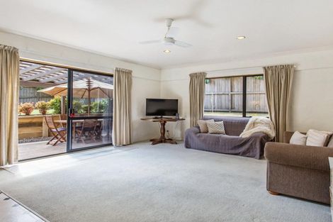 Photo of property in 6 Ferntree Terrace, West Harbour, Auckland, 0618