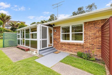 Photo of property in 2/53 Ayton Drive, Totara Vale, Auckland, 0629