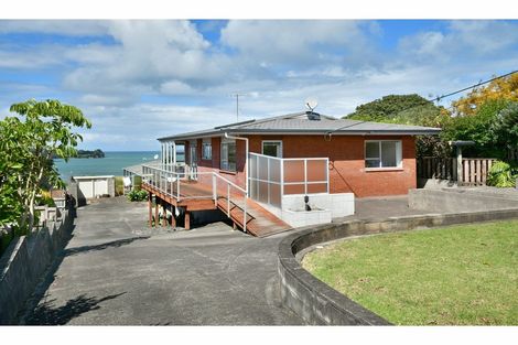 Photo of property in 1017 Whangaparaoa Road, Tindalls Beach, Whangaparaoa, 0930