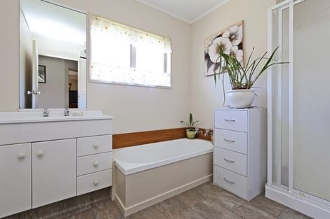 Photo of property in 2/1003 Caroline Road, Mayfair, Hastings, 4122