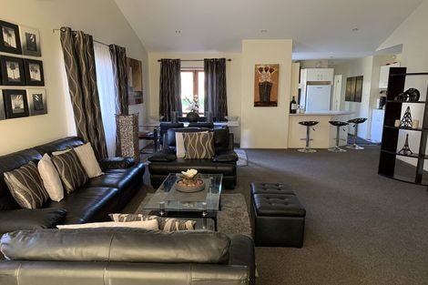 Photo of property in 11 Ali Place, Ranui, Auckland, 0612