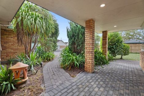 Photo of property in 8 Hagen Close, Golflands, Auckland, 2013
