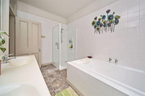 Photo of property in 26 Regan Street, Stratford, 4332