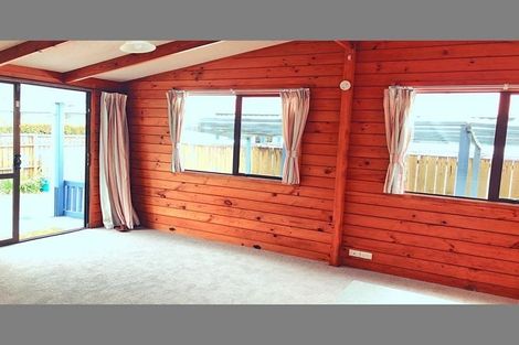 Photo of property in 2/49 Larnoch Road, Henderson, Auckland, 0610