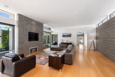 Photo of property in 25 Garreg Road, Fendalton, Christchurch, 8052