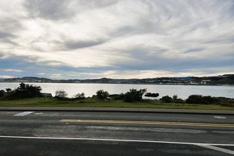 Photo of property in 2/330 Queens Drive, Lyall Bay, Wellington, 6022