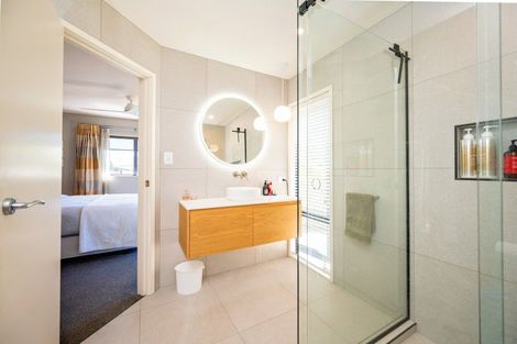 Photo of property in 11 Woodford Heights, Havelock North, 4130