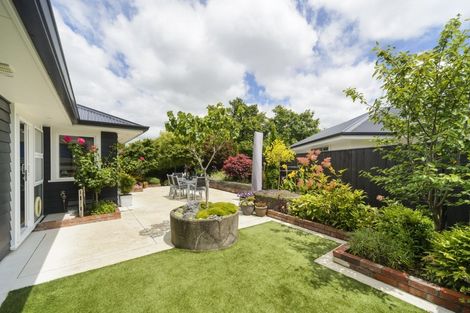Photo of property in 3 Waimarama Court, Roslyn, Palmerston North, 4414