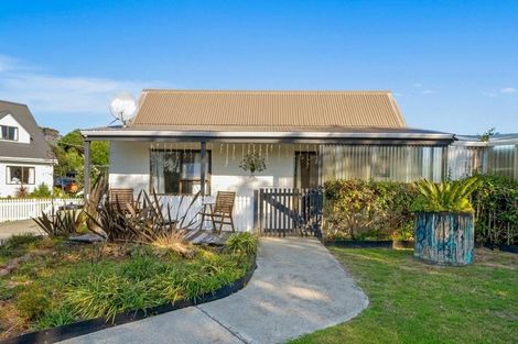Photo of property in 2 Paetawa Road, Peka Peka, Waikanae, 5391
