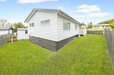 Photo of property in 2/7 Barneys Farm Road, Clendon Park, Auckland, 2103