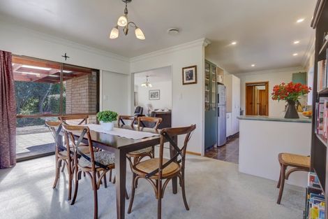 Photo of property in 5 Weraroa Road, Waverley, 4510