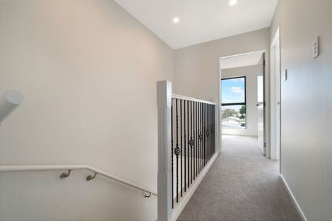 Photo of property in 5/107 Hobsonville Road, West Harbour, Auckland, 0618