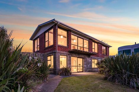 Photo of property in 71 Field Way, Waikanae Beach, Waikanae, 5036