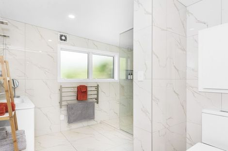 Photo of property in 32 Omokoroa Road, Omokoroa, 3114