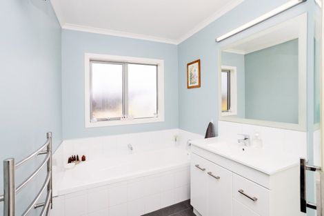 Photo of property in 21 Sunrise Drive, Seaward Bush, Invercargill, 9812