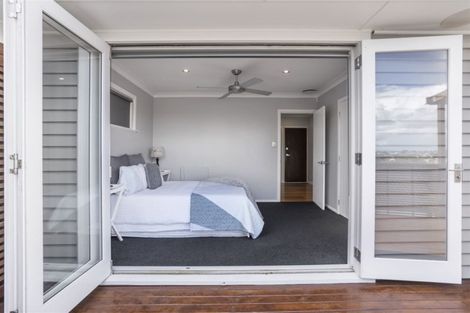 Photo of property in 968 East Coast Road, Northcross, Auckland, 0632