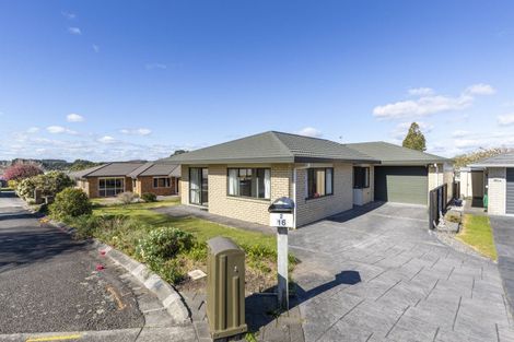 Photo of property in 2/16 Sandel Rise, Merrilands, New Plymouth, 4312