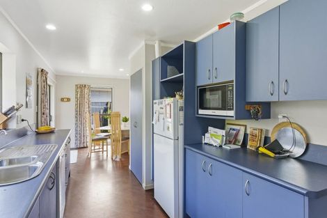 Photo of property in 2 Sunset Terrace, Waikanae Beach, Waikanae, 5036