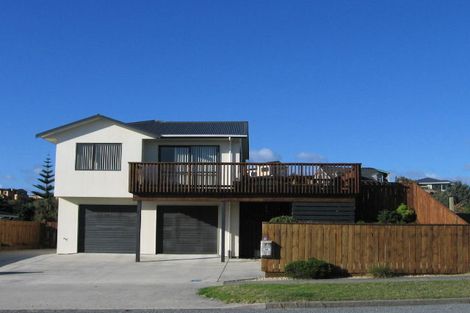 Photo of property in 104 Queens Road, Waikanae Beach, Waikanae, 5036
