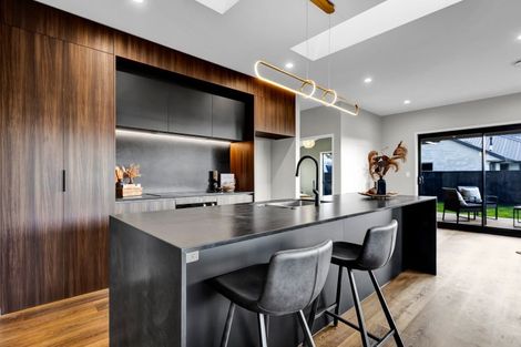 Photo of property in 6 Oliver O'leary Way, Westown, New Plymouth, 4310