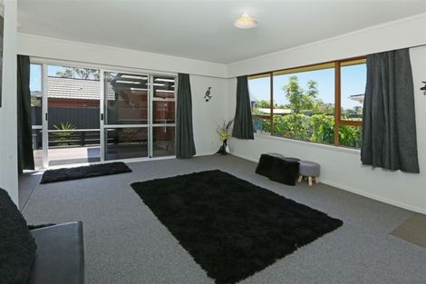 Photo of property in 2/201 Henderson Valley Road, Henderson, Auckland, 0612