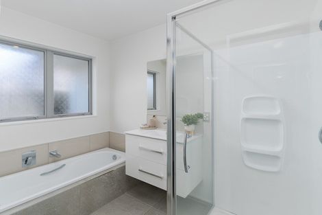 Photo of property in 37 Dunlops Crescent, Bottle Lake, Christchurch, 8083