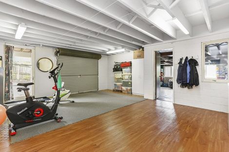 Photo of property in 10 Knightsbridge Drive, Forrest Hill, Auckland, 0620