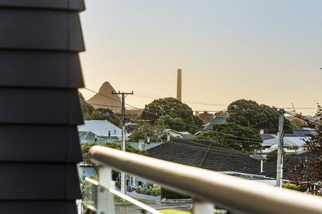 Photo of property in 67a Fulford Street, New Plymouth, 4310