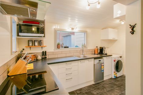 Photo of property in 85 Milton Road, Bluff Hill, Napier, 4110