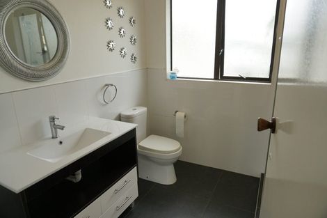 Photo of property in 2/170 Old Wairoa Road, Papakura, 2110
