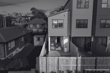 Photo of property in 12/28 Lavelle Road, Henderson, Auckland, 0612