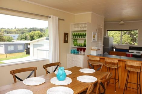 Photo of property in 10 Marine Parade, Cooks Beach, Whitianga, 3591