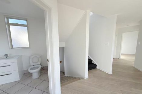 Photo of property in 1/80 Knights Road, Rothesay Bay, Auckland, 0630