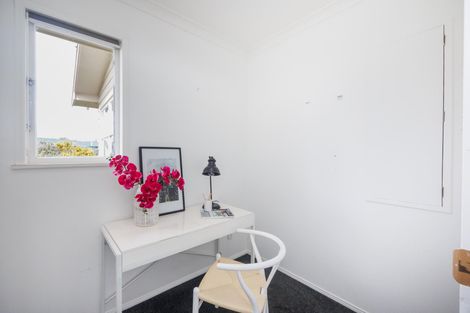 Photo of property in 36 Winston Avenue, Hokowhitu, Palmerston North, 4410