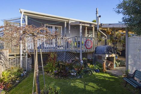 Photo of property in 5 Te Whena Street, Otaki Beach, Otaki, 5512